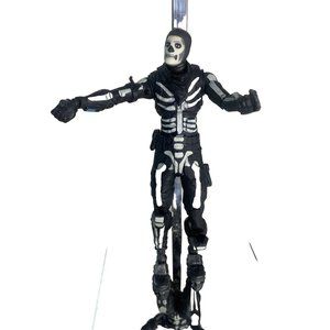 McFarlane Fortnite Green Glow Skull Trooper 7" Glow in the Dark Action Figure